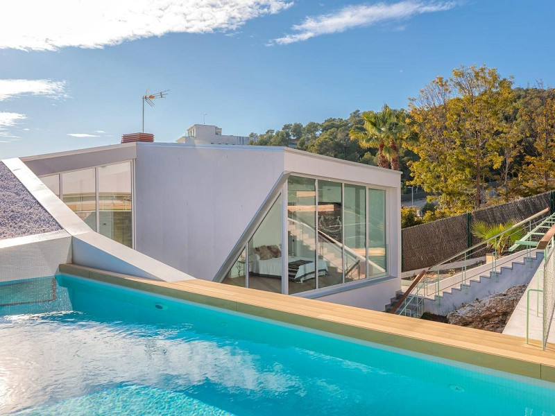 Современная вилла с видом на море и бассейном в Кан Жирона, Ситжес. Фото:  35