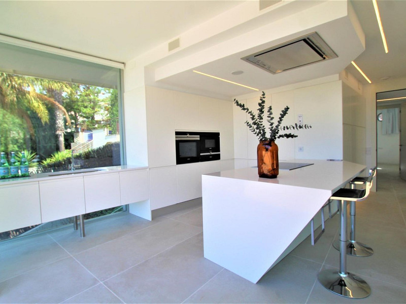 Современная вилла с видом на море и бассейном в Кан Жирона, Ситжес. Фото:  39