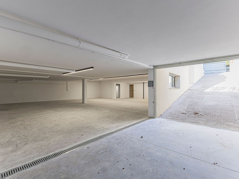 Новая современная вилла с видом на море, просторными террасами и гаражом в Ситжесе. Фото:  7