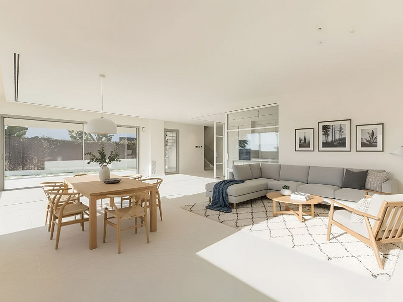 Новая современная вилла с видом на море, просторными террасами и гаражом в Ситжесе. Фото:  9