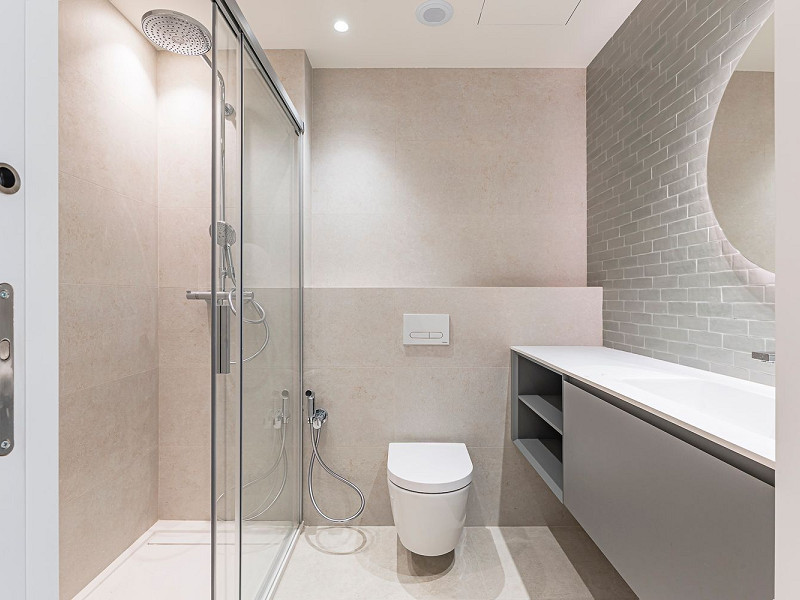 Новая современная вилла с видом на море, просторными террасами и гаражом в Ситжесе. Фото:  30