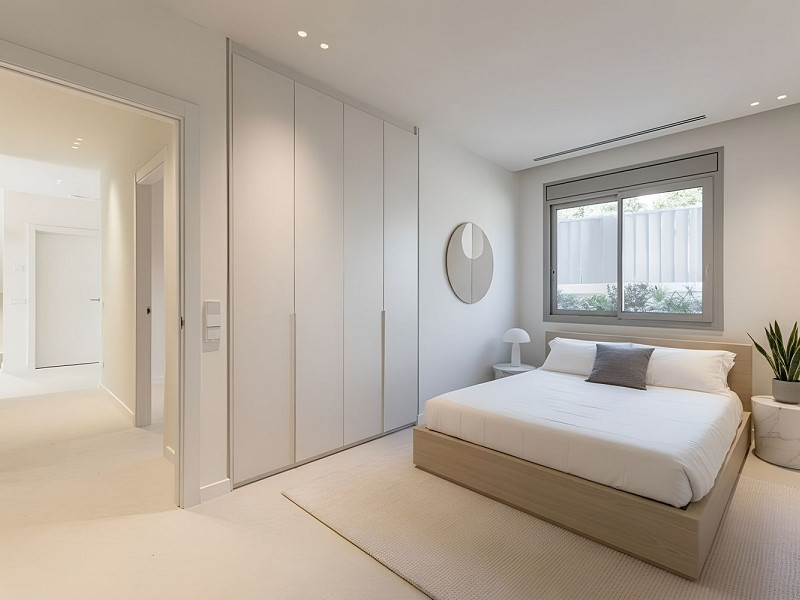 Новая современная вилла с видом на море, просторными террасами и гаражом в Ситжесе. Фото:  32