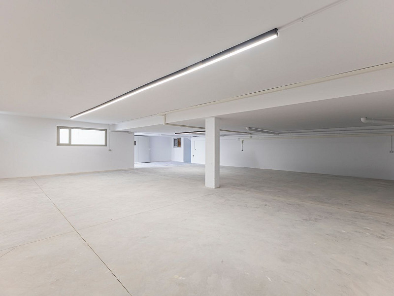 Новая современная вилла с видом на море, просторными террасами и гаражом в Ситжесе. Фото:  71