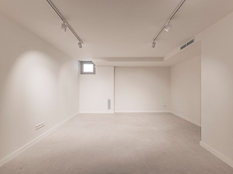 Новая современная вилла с видом на море, просторными террасами и гаражом в Ситжесе. Фото:  73