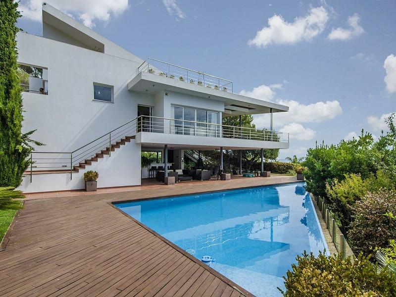 Современная вилла с видом на море рядом с Golf Terramar в Ситжесе, Барселона. Фото:  2