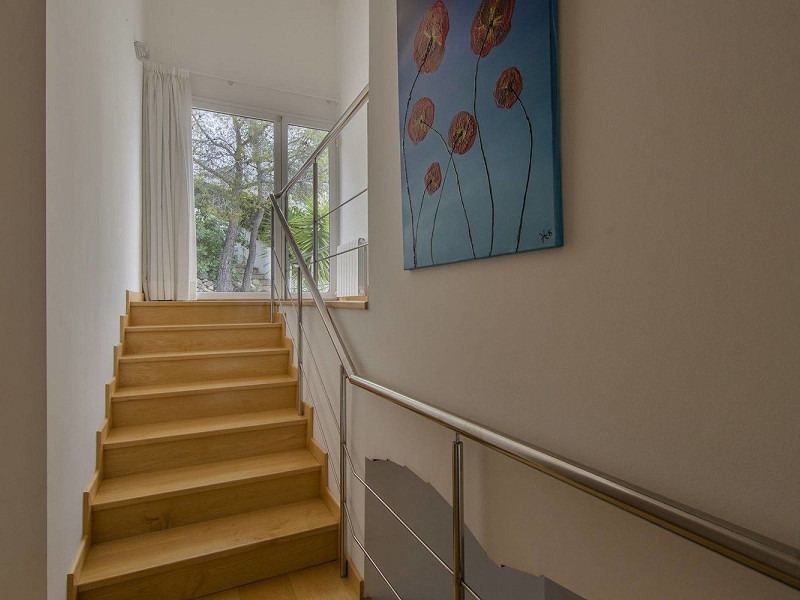 Современная вилла с видом на море рядом с Golf Terramar в Ситжесе, Барселона. Фото:  14