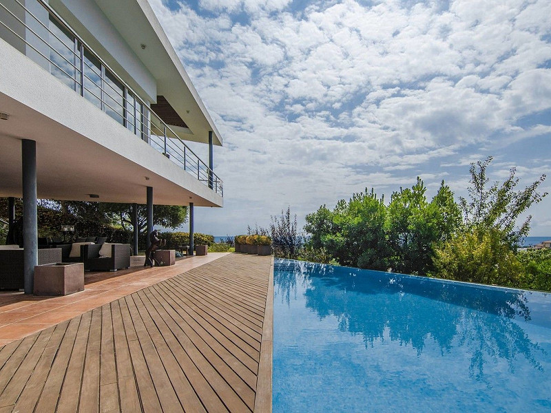 Современная вилла с видом на море рядом с Golf Terramar в Ситжесе, Барселона. Фото:  18