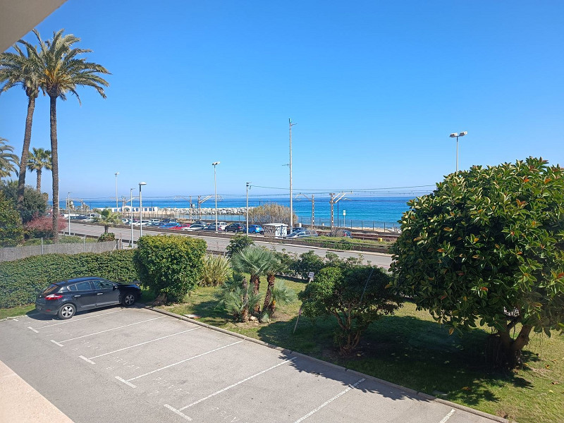 Квартира на первой линии моря с террасой и парковкой в Виласар-де-Мар, Барселона. Фото:  2