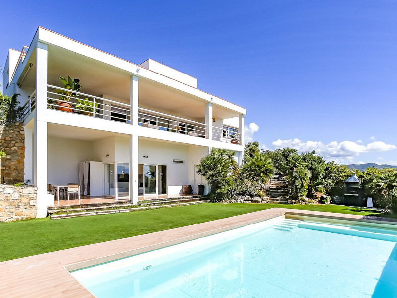 Вилла с панорамным видом на море и гольф в Can Girona, Ситжес . Фото:  3