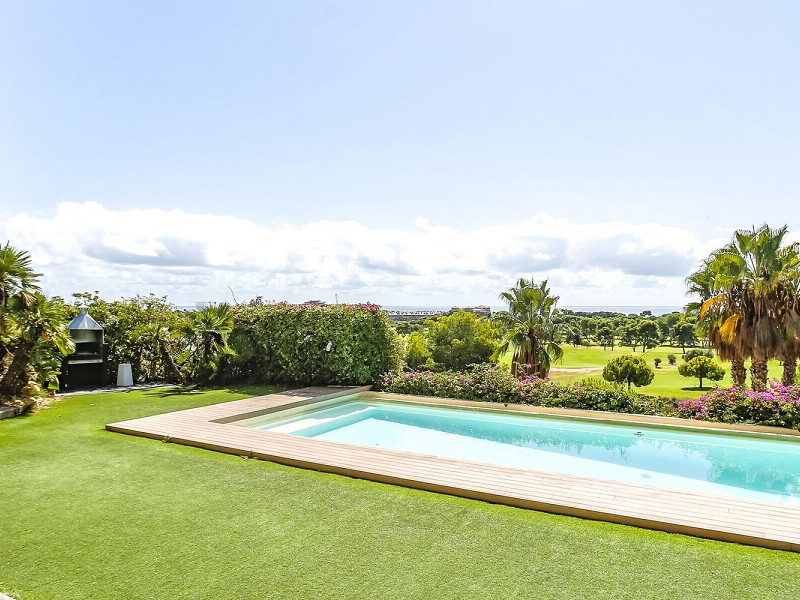 Вилла с панорамным видом на море и гольф в Can Girona, Ситжес . Фото:  4