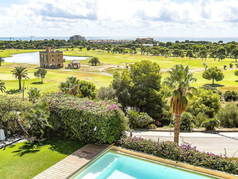 Вилла с панорамным видом на море и гольф в Can Girona, Ситжес . Фото:  5