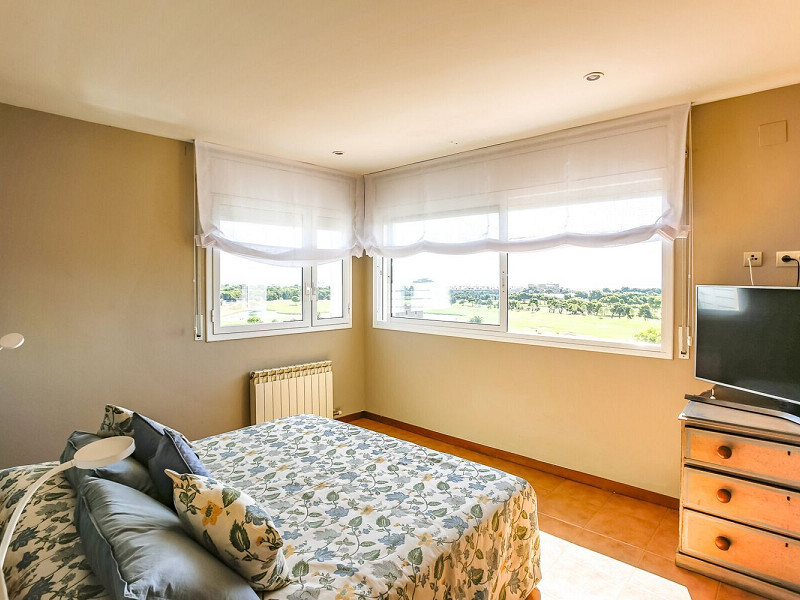 Вилла с панорамным видом на море и гольф в Can Girona, Ситжес . Фото:  13