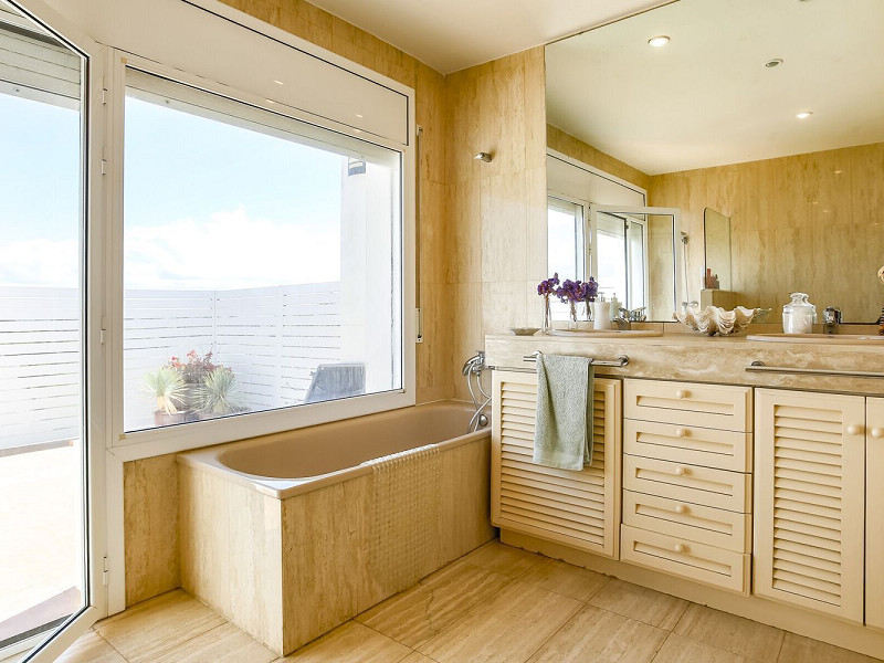 Вилла с панорамным видом на море и гольф в Can Girona, Ситжес . Фото:  16