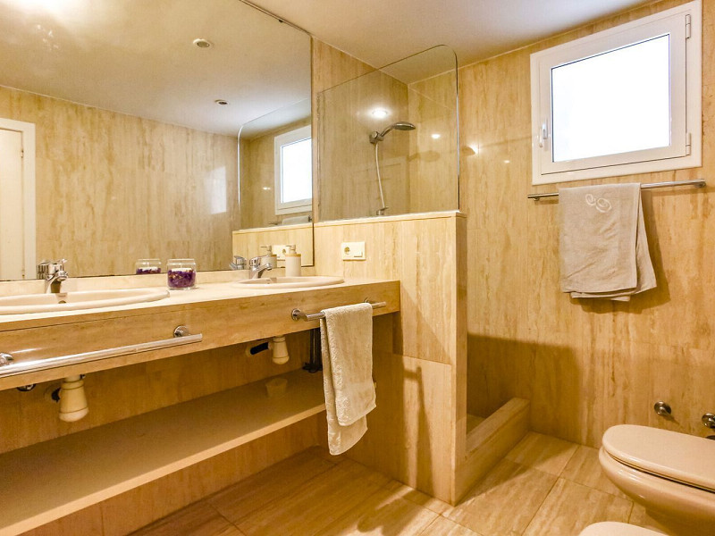 Вилла с панорамным видом на море и гольф в Can Girona, Ситжес . Фото:  17