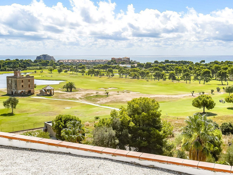 Вилла с панорамным видом на море и гольф в Can Girona, Ситжес . Фото:  25