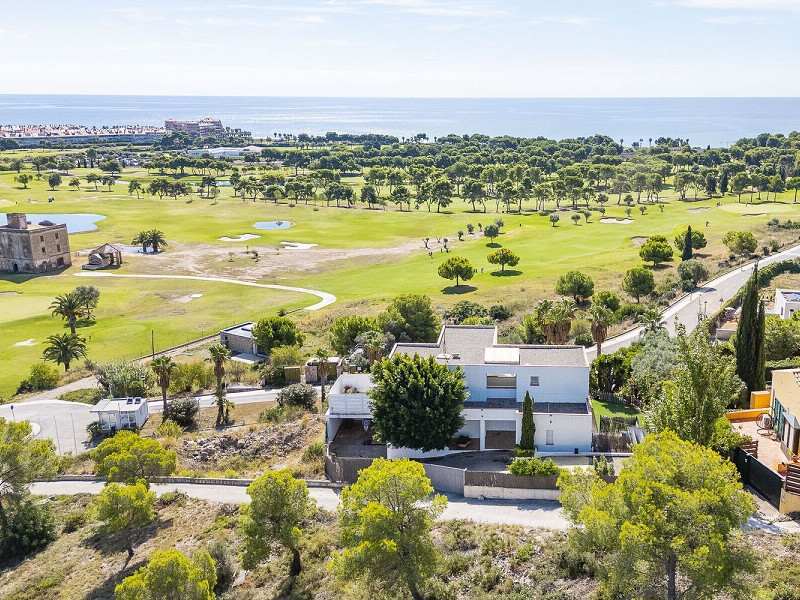 Вилла с панорамным видом на море и гольф в Can Girona, Ситжес . Фото:  30