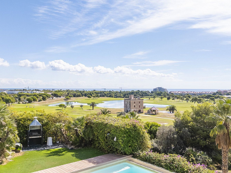 Вилла с панорамным видом на море и гольф в Can Girona, Ситжес . Фото:  33