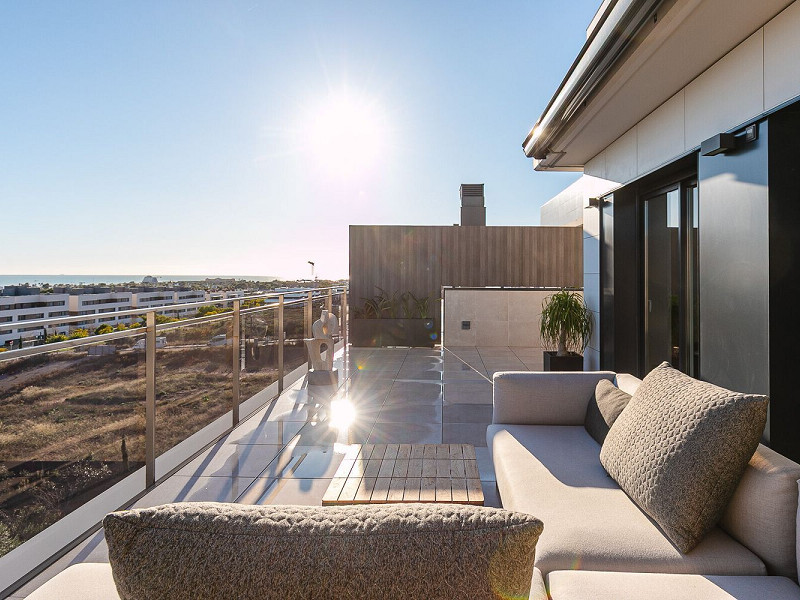 Эксклюзивный пентхаус с панорамным видом на море и горы в Ла Плана, Ситжес. Фото:  3