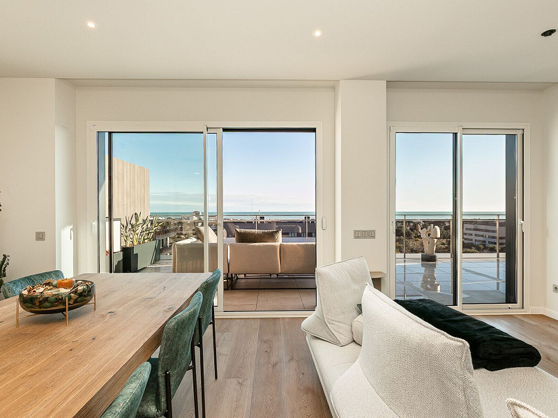 Эксклюзивный пентхаус с панорамным видом на море и горы в Ла Плана, Ситжес. Фото:  4