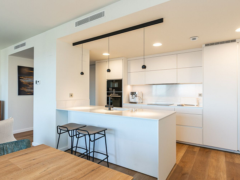 Эксклюзивный пентхаус с панорамным видом на море и горы в Ла Плана, Ситжес. Фото:  9