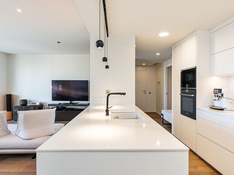 Эксклюзивный пентхаус с панорамным видом на море и горы в Ла Плана, Ситжес. Фото:  11