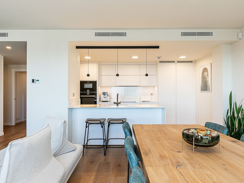 Эксклюзивный пентхаус с панорамным видом на море и горы в Ла Плана, Ситжес. Фото:  12