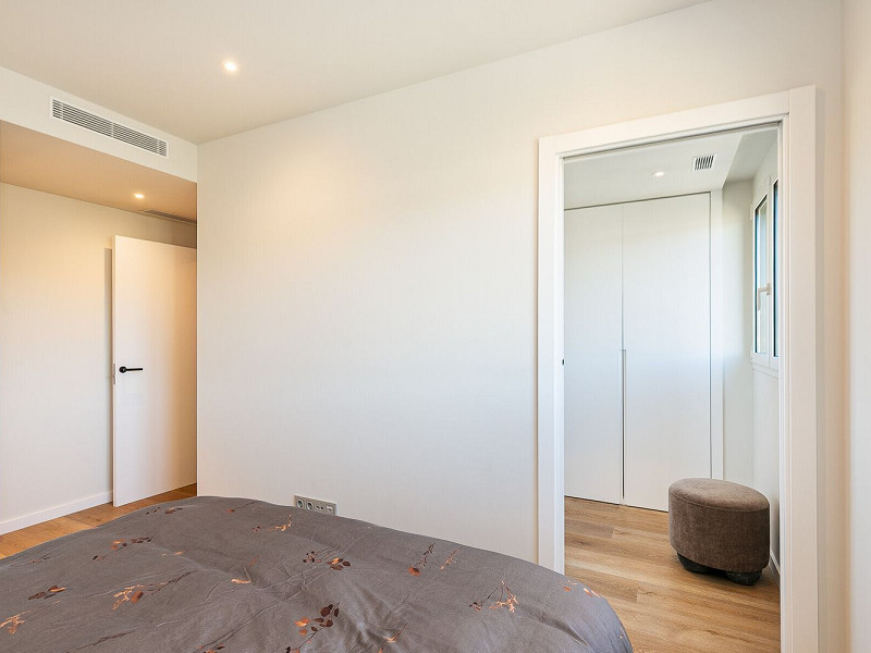 Эксклюзивный пентхаус с панорамным видом на море и горы в Ла Плана, Ситжес. Фото:  16