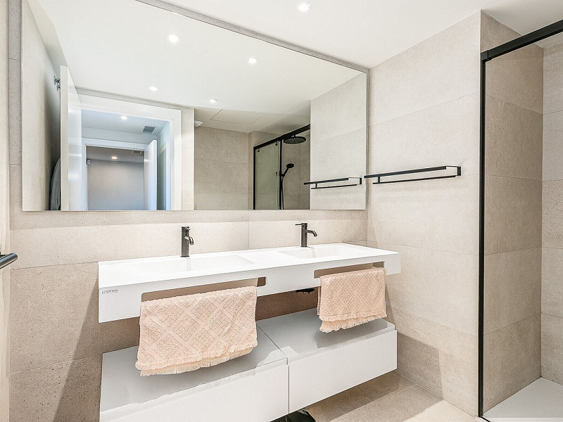 Эксклюзивный пентхаус с панорамным видом на море и горы в Ла Плана, Ситжес. Фото:  18