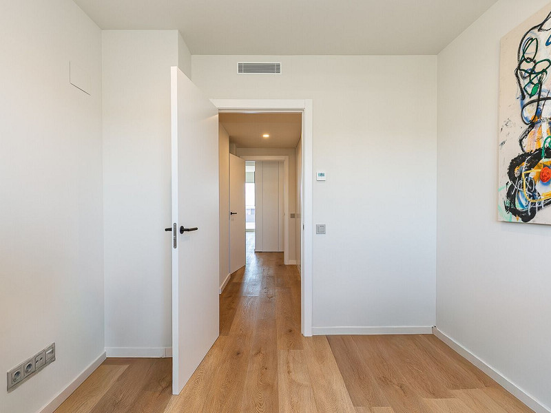 Эксклюзивный пентхаус с панорамным видом на море и горы в Ла Плана, Ситжес. Фото:  21