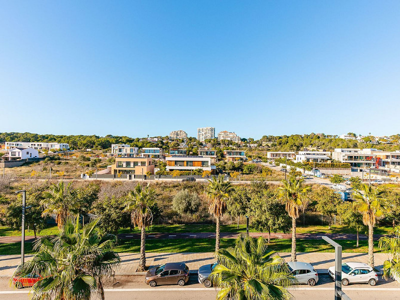 Эксклюзивный пентхаус с панорамным видом на море и горы в Ла Плана, Ситжес. Фото:  32