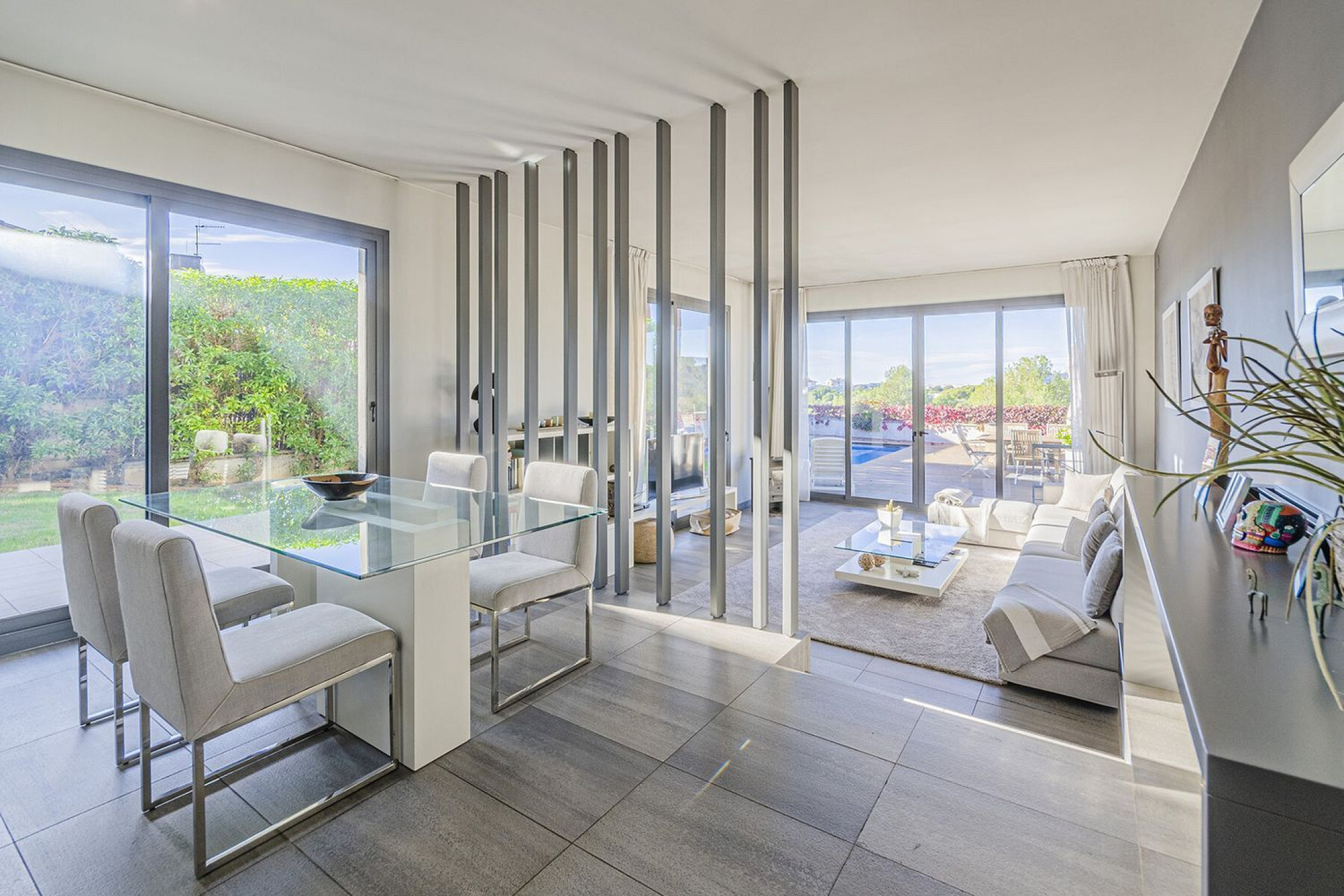 Великолепный современный дом с бассейном и видом на море в Левантине, Ситжес