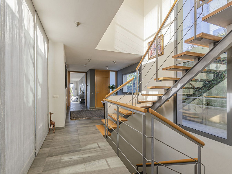 Великолепный современный дом с бассейном и видом на море в Левантине, Ситжес. Фото:  11