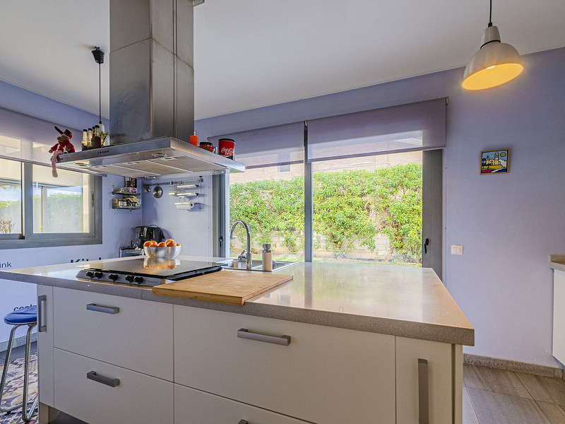 Великолепный современный дом с бассейном и видом на море в Левантине, Ситжес. Фото:  12