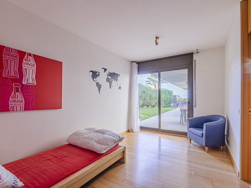 Великолепный современный дом с бассейном и видом на море в Левантине, Ситжес. Фото:  16