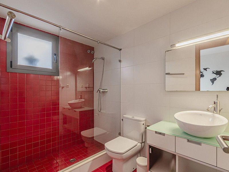 Великолепный современный дом с бассейном и видом на море в Левантине, Ситжес. Фото:  17