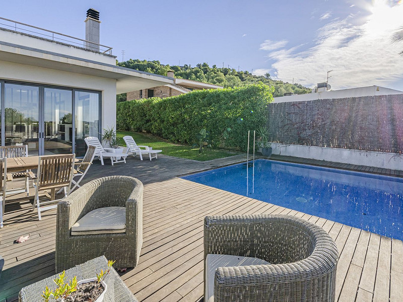 Великолепный современный дом с бассейном и видом на море в Левантине, Ситжес. Фото:  25