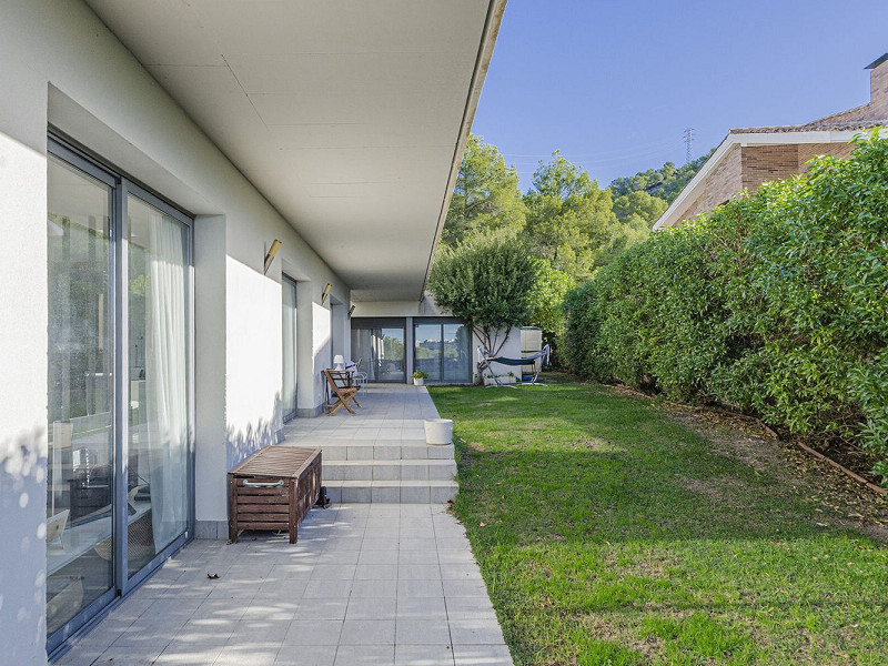 Великолепный современный дом с бассейном и видом на море в Левантине, Ситжес. Фото:  26