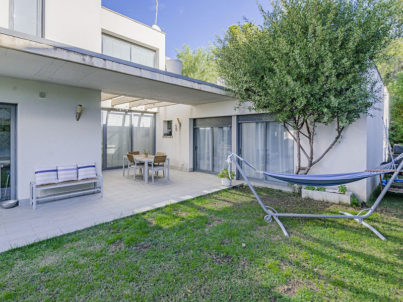 Великолепный современный дом с бассейном и видом на море в Левантине, Ситжес. Фото:  27