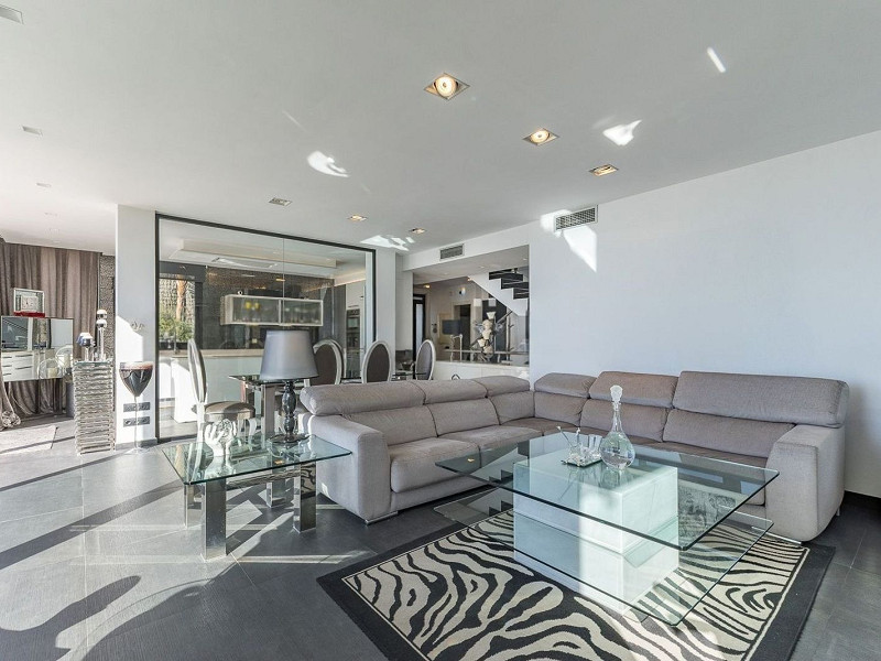 Великолепная резиденция с бассейном в Ситжесе, Барселона. Фото:  10