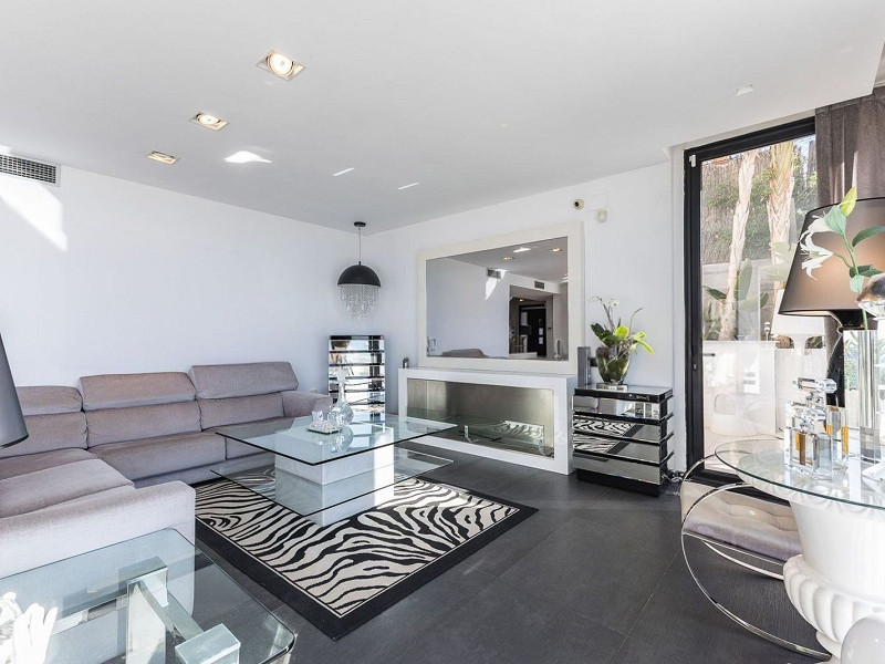 Великолепная резиденция с бассейном в Ситжесе, Барселона. Фото:  11