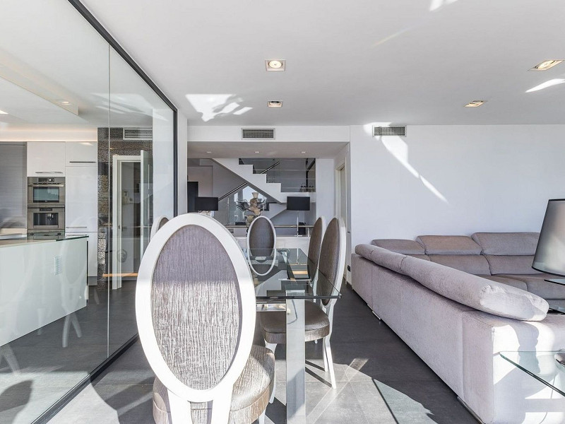 Великолепная резиденция с бассейном в Ситжесе, Барселона. Фото:  12