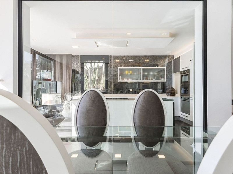 Великолепная резиденция с бассейном в Ситжесе, Барселона. Фото:  13