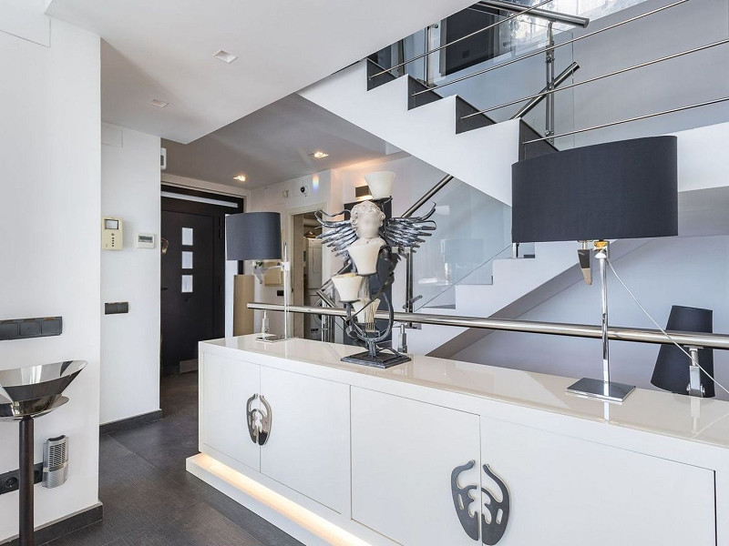 Великолепная резиденция с бассейном в Ситжесе, Барселона. Фото:  14