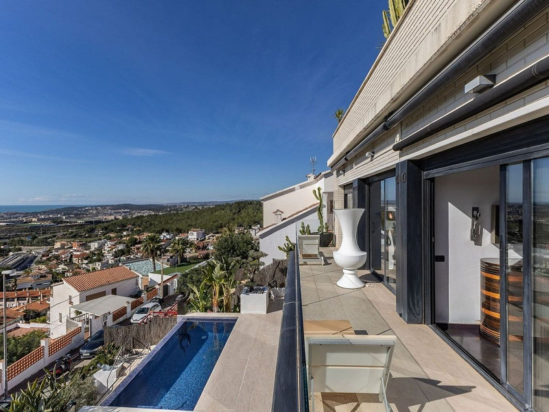 Великолепная резиденция с бассейном в Ситжесе, Барселона. Фото:  23