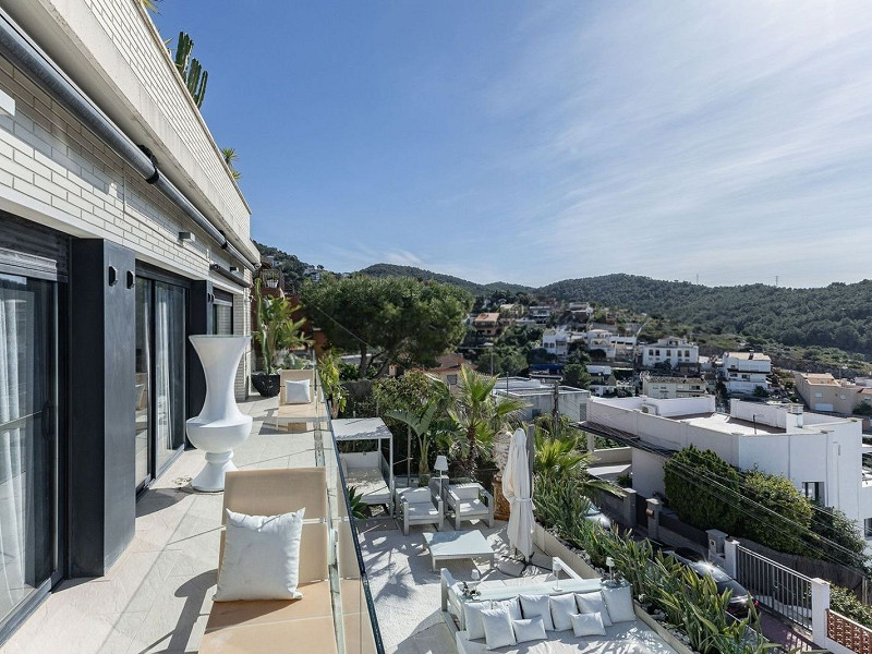 Великолепная резиденция с бассейном в Ситжесе, Барселона. Фото:  25