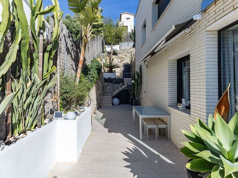 Великолепная резиденция с бассейном в Ситжесе, Барселона. Фото:  42