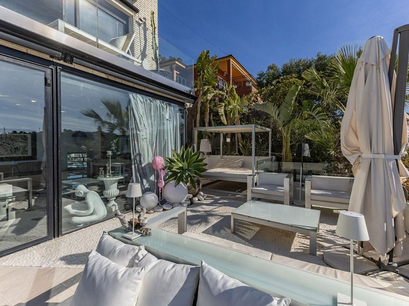 Великолепная резиденция с бассейном в Ситжесе, Барселона. Фото:  45