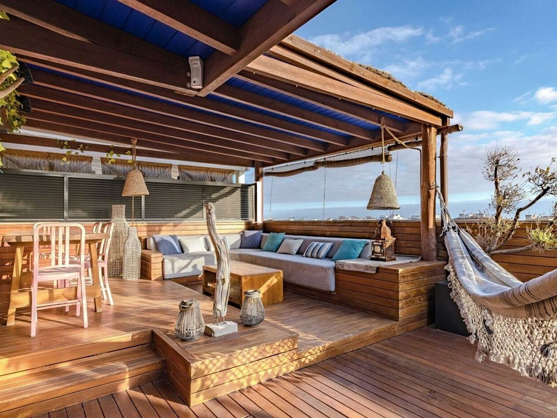 Двухуровневый пентхаус с видом на море в Ситжесе, Барселона. Фото:  2