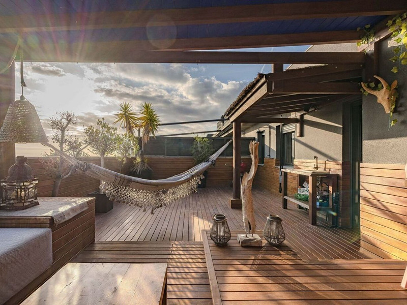 Двухуровневый пентхаус с видом на море в Ситжесе, Барселона. Фото:  3