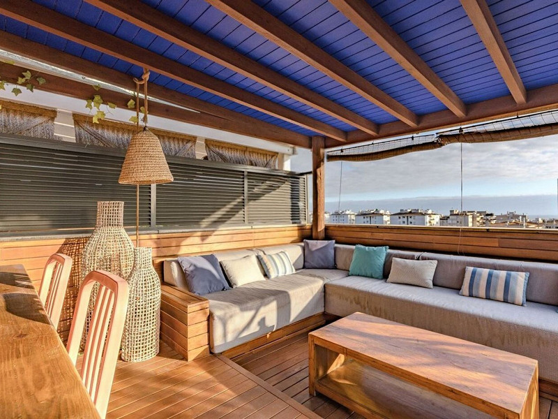 Двухуровневый пентхаус с видом на море в Ситжесе, Барселона. Фото:  5